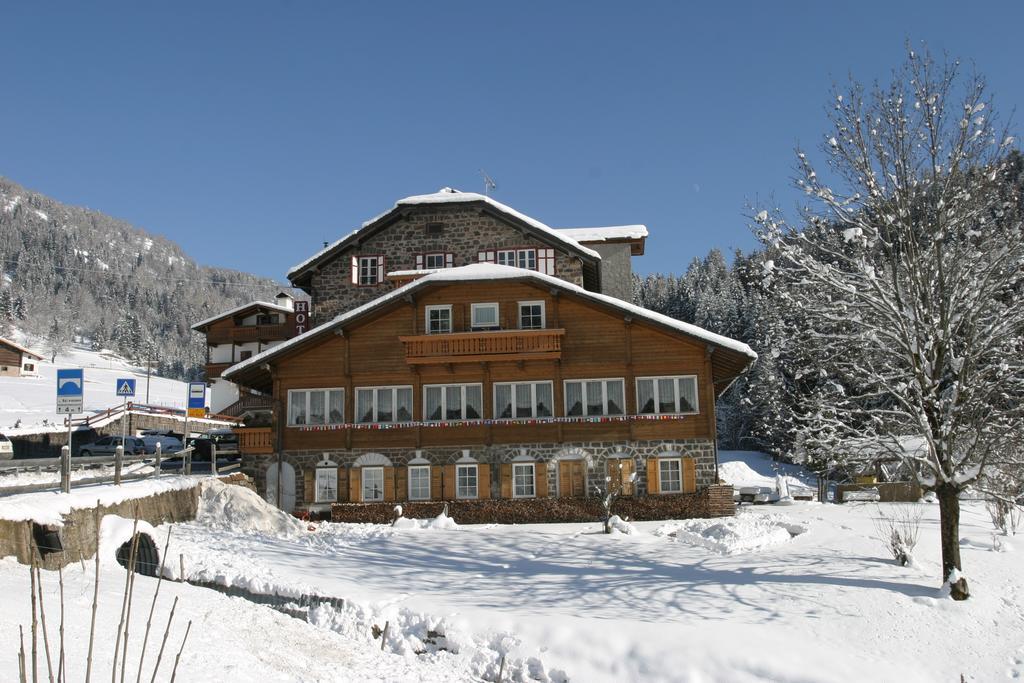Small&Lovely Hotel Zaluna Predazzo Esterno foto